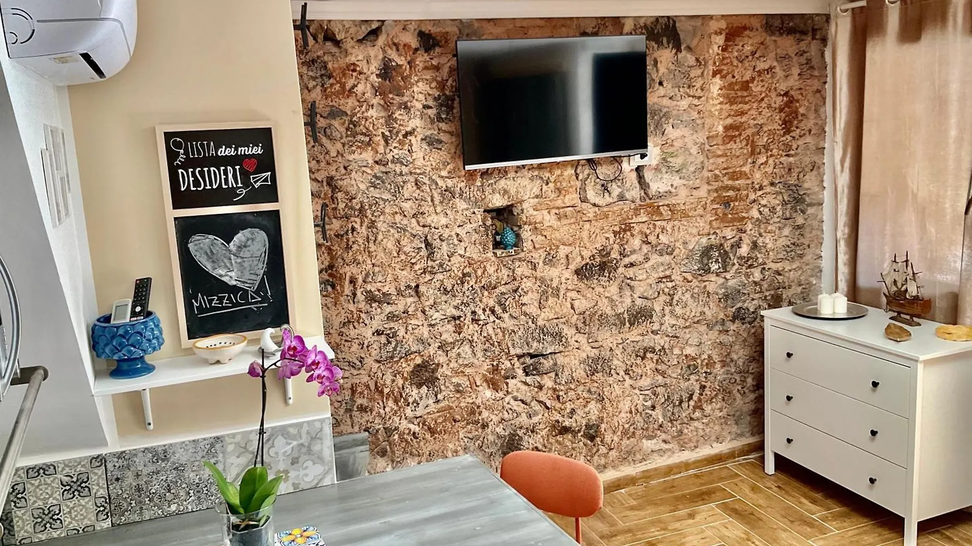 Guest house Mizzicahome Solemare Catania Italy