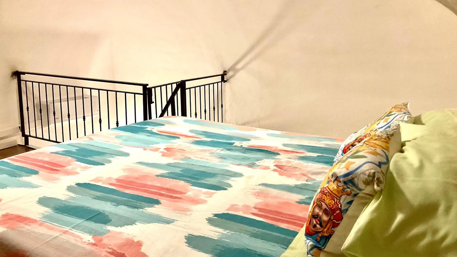 Guest house Mizzicahome Solemare Catania Italy